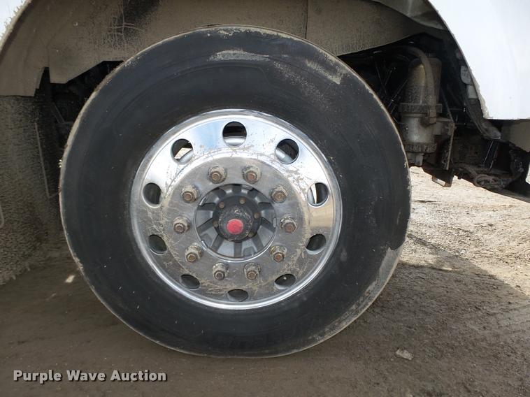 image for item DA0532 2003 Kenworth T800 semi truck