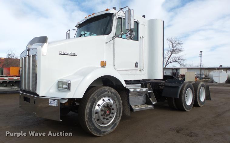 image for item DA0533 1999 Kenworth T800 semi truck