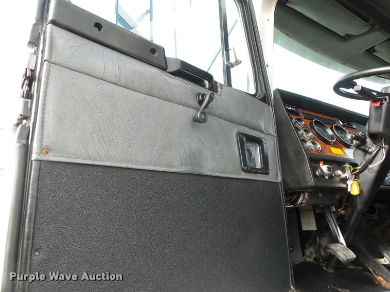 image for item DA0533 1999 Kenworth T800 semi truck