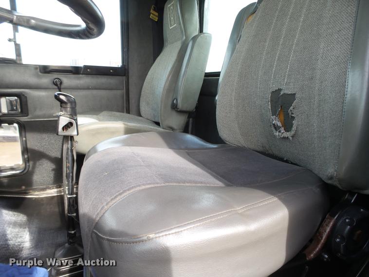 image for item DA0533 1999 Kenworth T800 semi truck