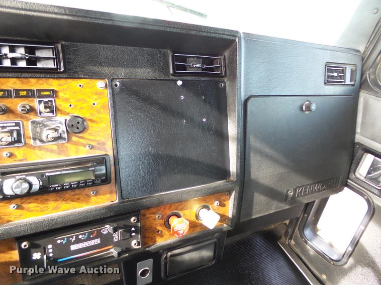 image for item DA0533 1999 Kenworth T800 semi truck