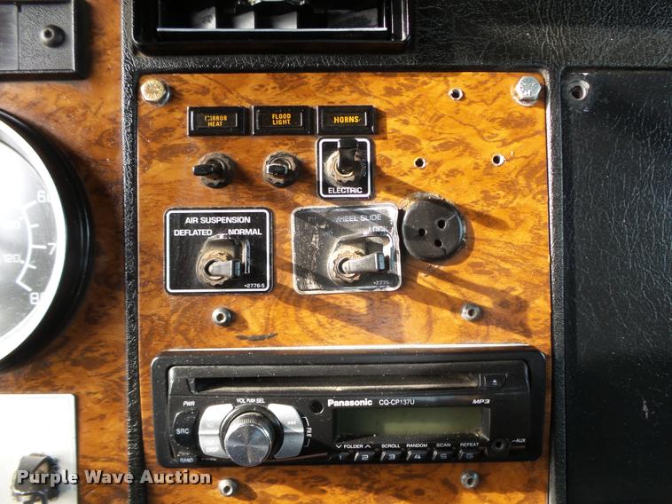 image for item DA0533 1999 Kenworth T800 semi truck