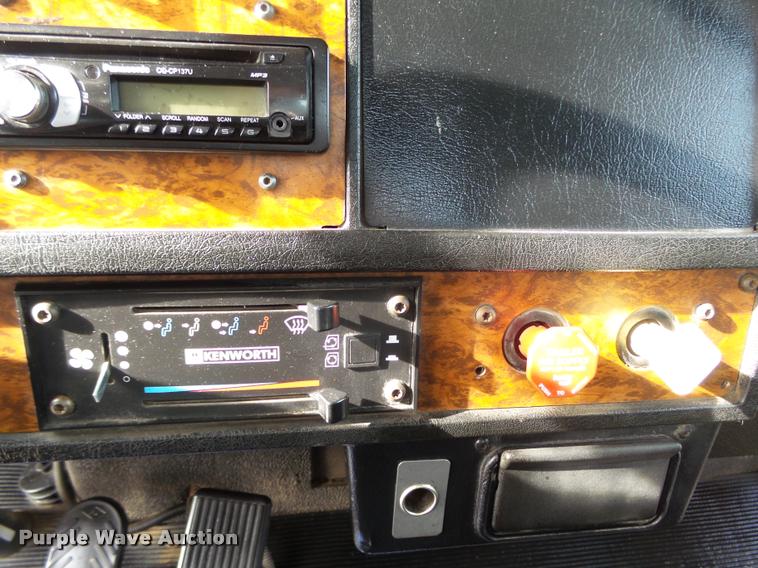 image for item DA0533 1999 Kenworth T800 semi truck