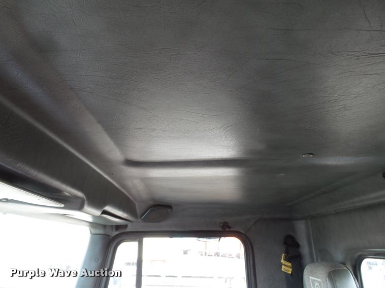 image for item DA0533 1999 Kenworth T800 semi truck