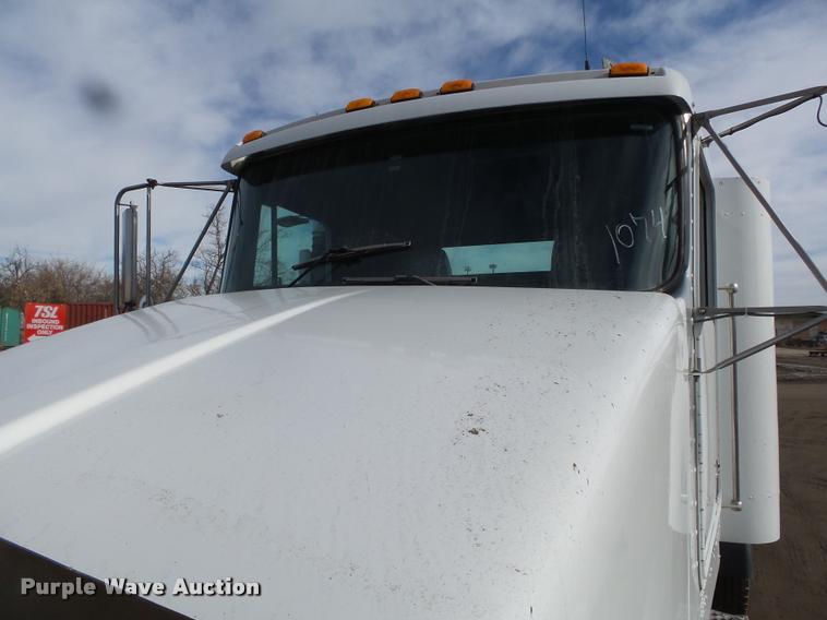 image for item DA0533 1999 Kenworth T800 semi truck