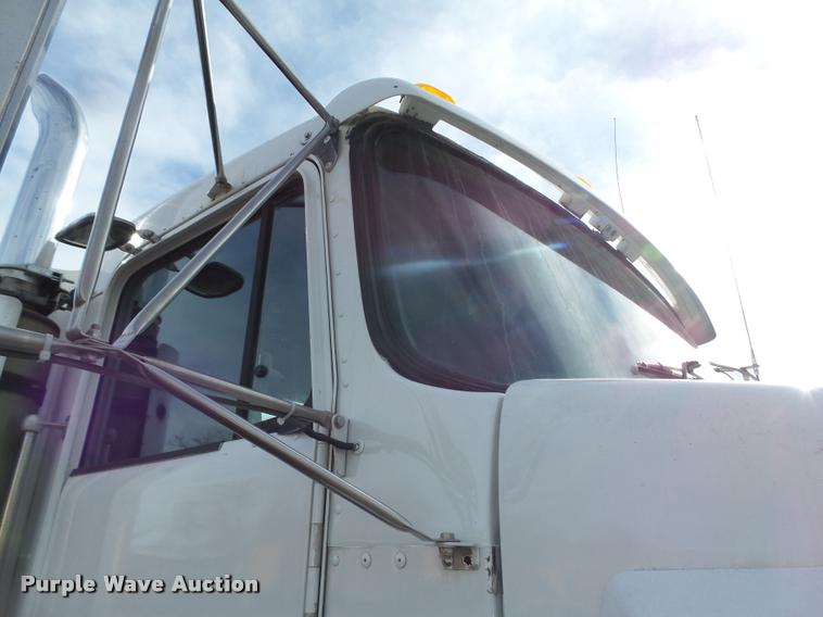 image for item DA0533 1999 Kenworth T800 semi truck