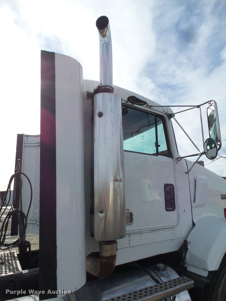 image for item DA0533 1999 Kenworth T800 semi truck