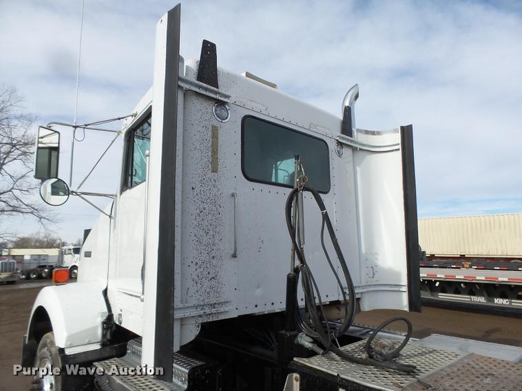 image for item DA0533 1999 Kenworth T800 semi truck