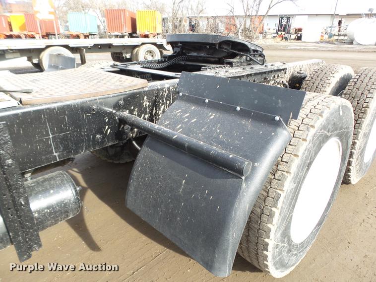 image for item DA0533 1999 Kenworth T800 semi truck