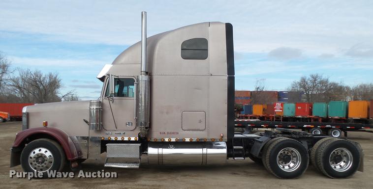 image for item DA0534 2002 Freightliner Classic XL FLD120 semi truck