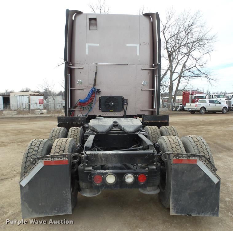 image for item DA0534 2002 Freightliner Classic XL FLD120 semi truck