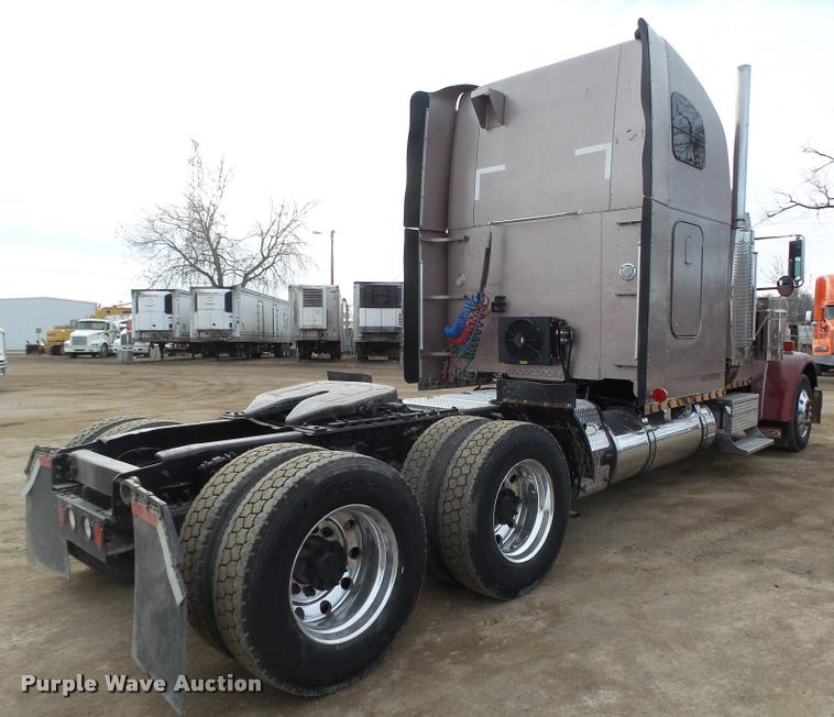 image for item DA0534 2002 Freightliner Classic XL FLD120 semi truck