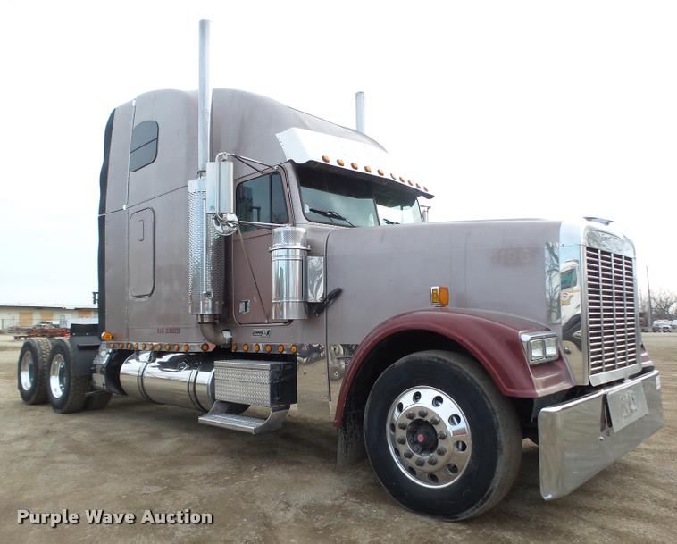 image for item DA0534 2002 Freightliner Classic XL FLD120 semi truck