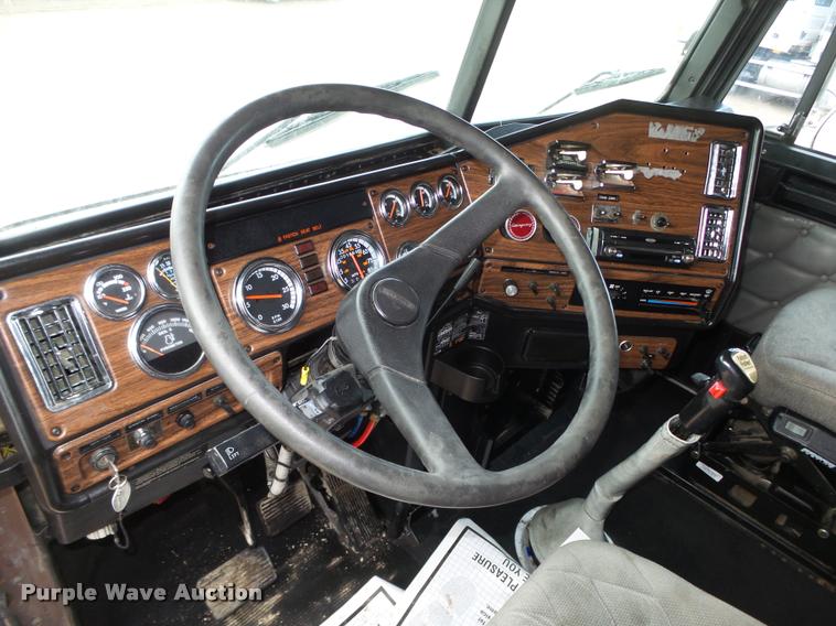 image for item DA0534 2002 Freightliner Classic XL FLD120 semi truck