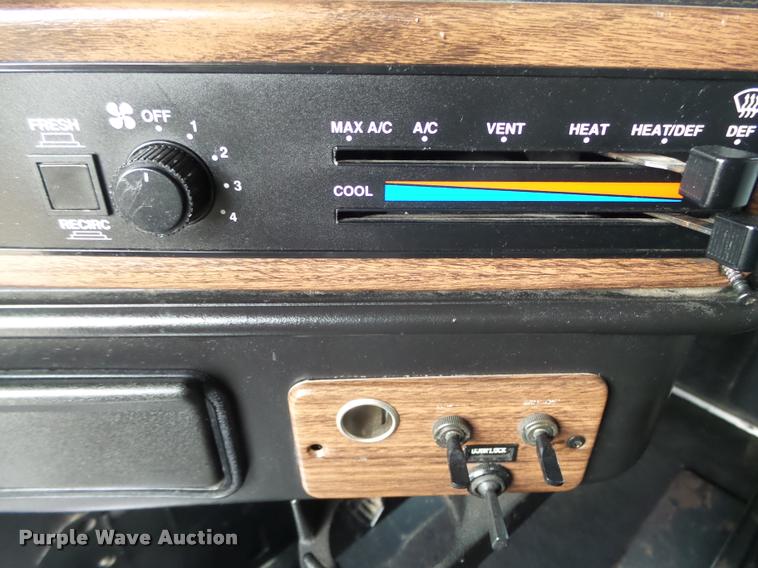 image for item DA0534 2002 Freightliner Classic XL FLD120 semi truck