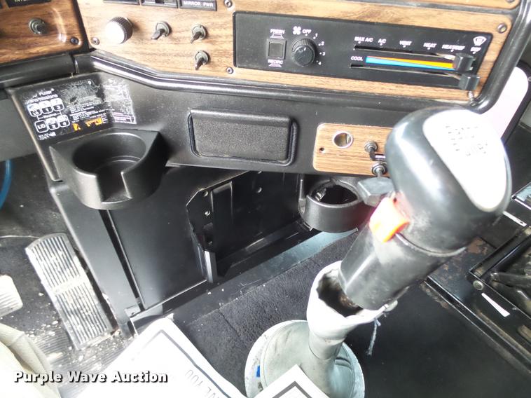 image for item DA0534 2002 Freightliner Classic XL FLD120 semi truck