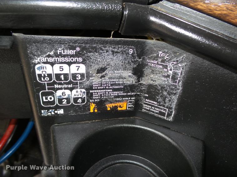 image for item DA0534 2002 Freightliner Classic XL FLD120 semi truck