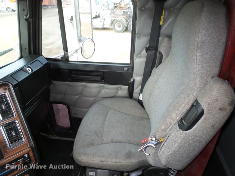 image for item DA0534 2002 Freightliner Classic XL FLD120 semi truck