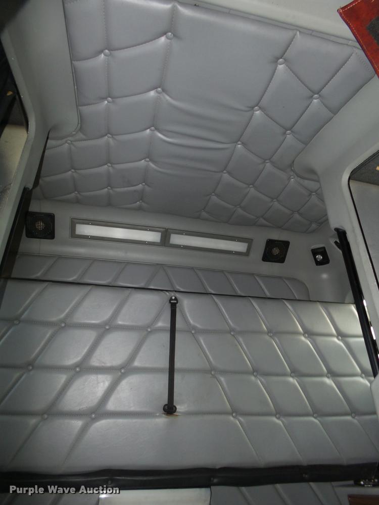 image for item DA0534 2002 Freightliner Classic XL FLD120 semi truck