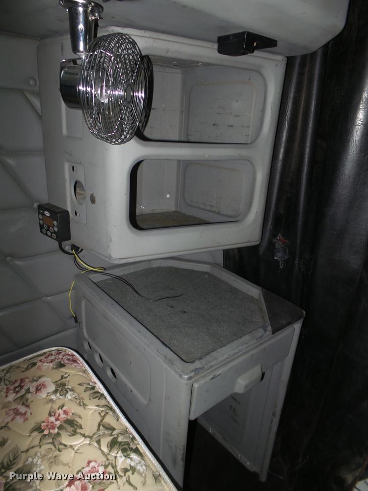 image for item DA0534 2002 Freightliner Classic XL FLD120 semi truck