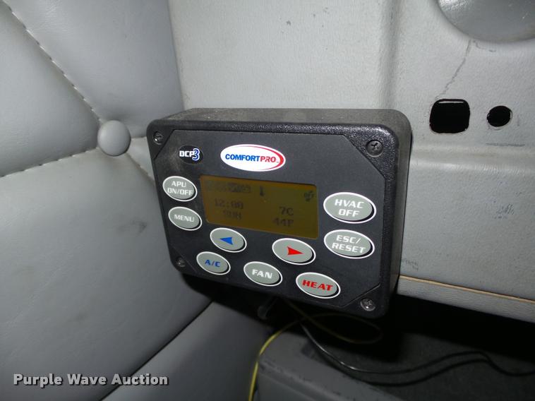 image for item DA0534 2002 Freightliner Classic XL FLD120 semi truck