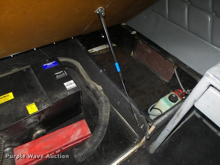 image for item DA0534 2002 Freightliner Classic XL FLD120 semi truck