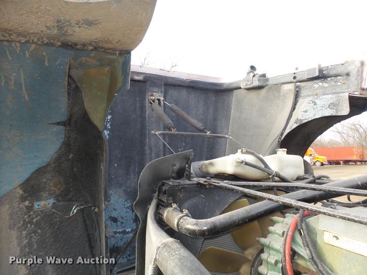 image for item DA0534 2002 Freightliner Classic XL FLD120 semi truck