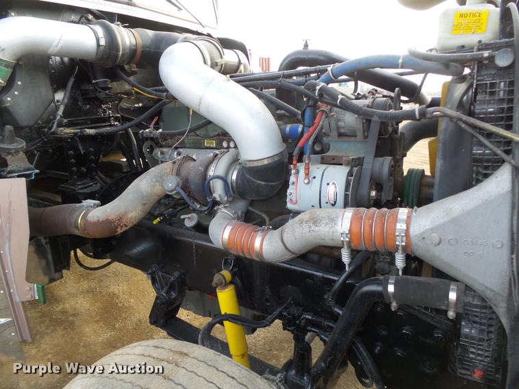 image for item DA0534 2002 Freightliner Classic XL FLD120 semi truck