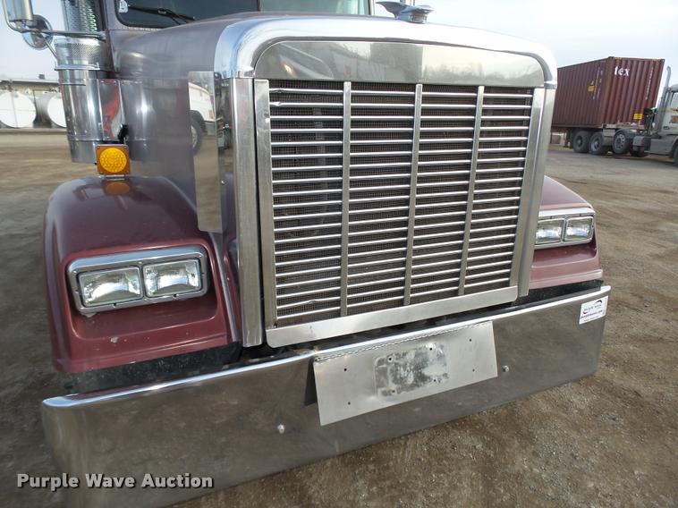 image for item DA0534 2002 Freightliner Classic XL FLD120 semi truck