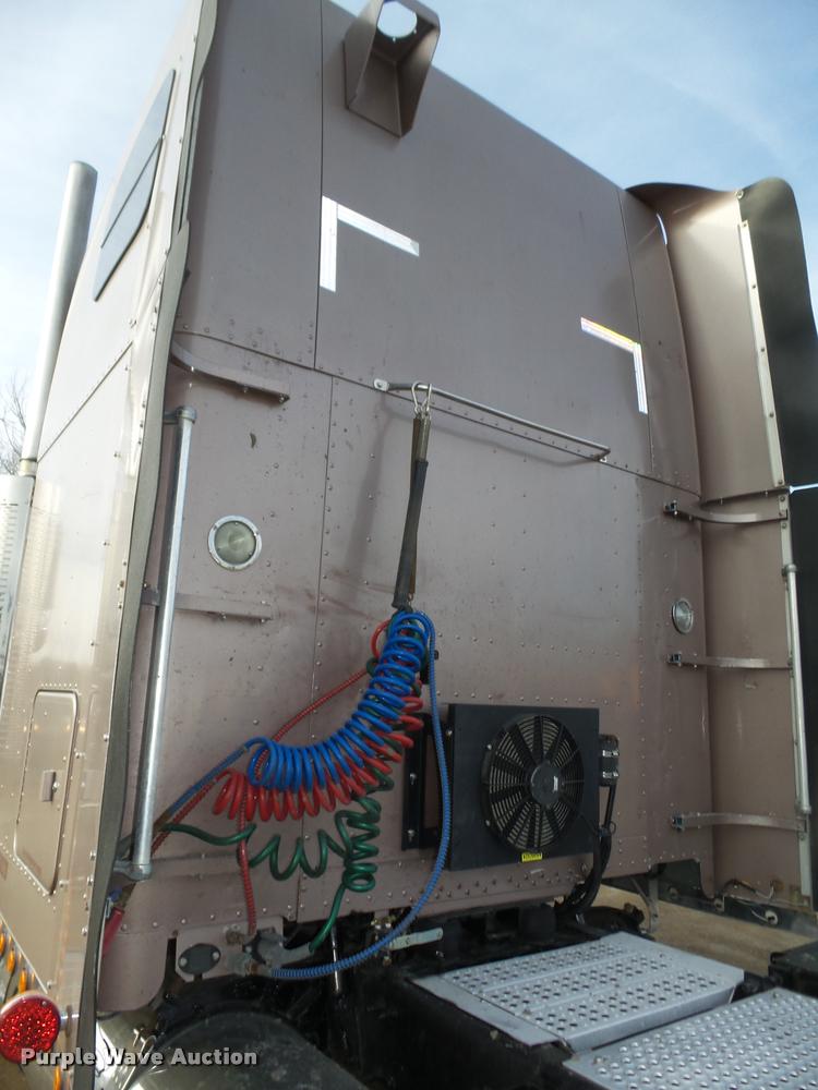 image for item DA0534 2002 Freightliner Classic XL FLD120 semi truck