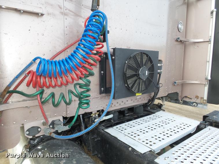 image for item DA0534 2002 Freightliner Classic XL FLD120 semi truck