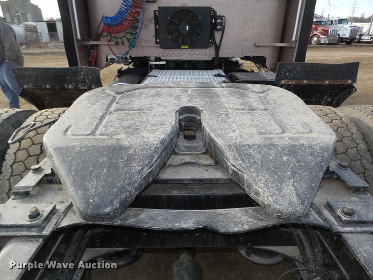 image for item DA0534 2002 Freightliner Classic XL FLD120 semi truck