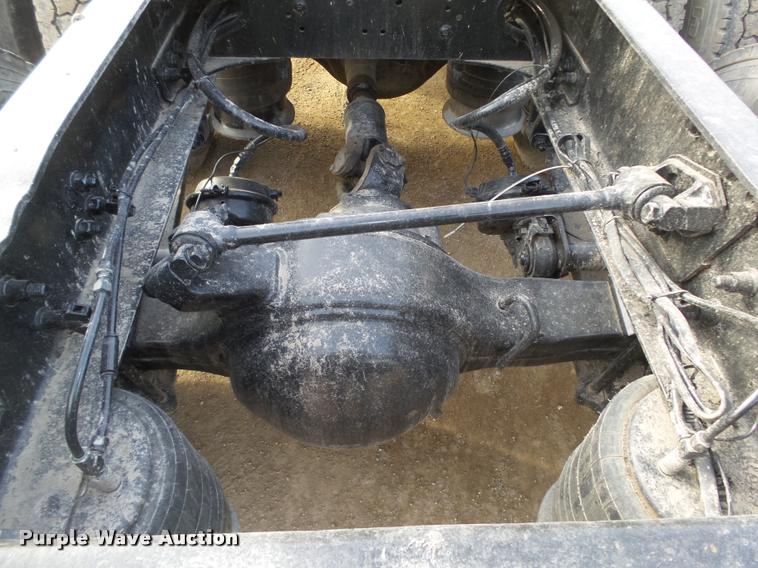 image for item DA0534 2002 Freightliner Classic XL FLD120 semi truck