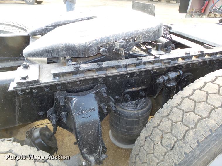 image for item DA0534 2002 Freightliner Classic XL FLD120 semi truck