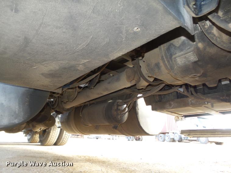 image for item DA0534 2002 Freightliner Classic XL FLD120 semi truck