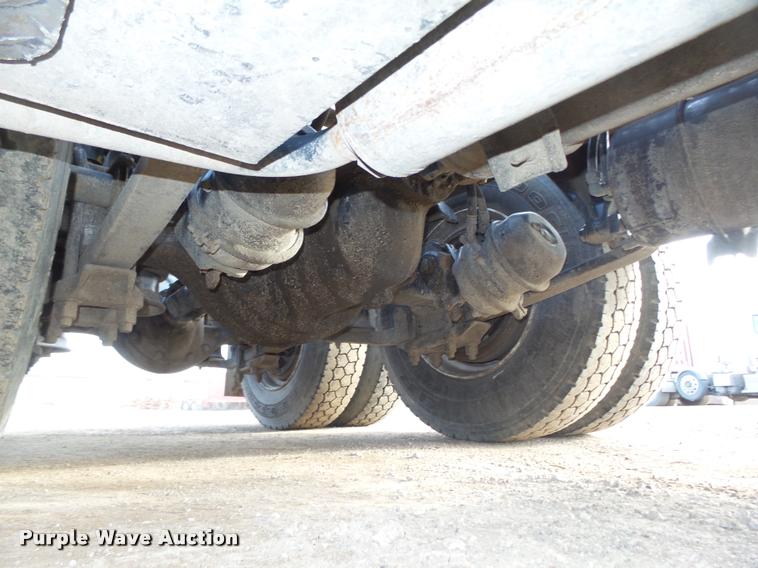 image for item DA0534 2002 Freightliner Classic XL FLD120 semi truck