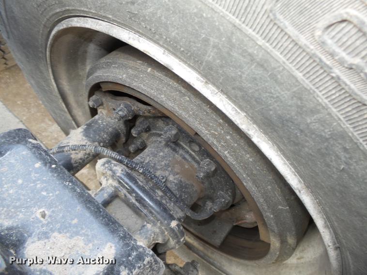 image for item DA0534 2002 Freightliner Classic XL FLD120 semi truck