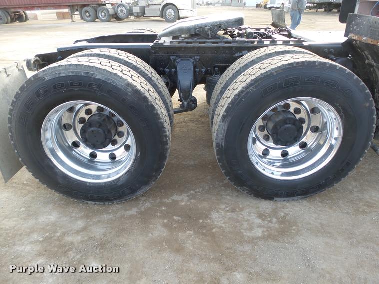 image for item DA0534 2002 Freightliner Classic XL FLD120 semi truck