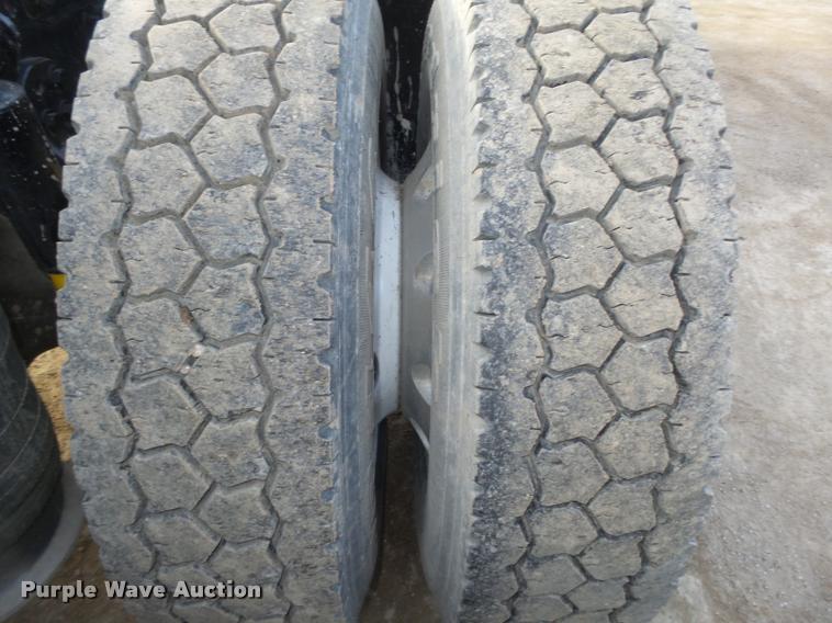 image for item DA0534 2002 Freightliner Classic XL FLD120 semi truck