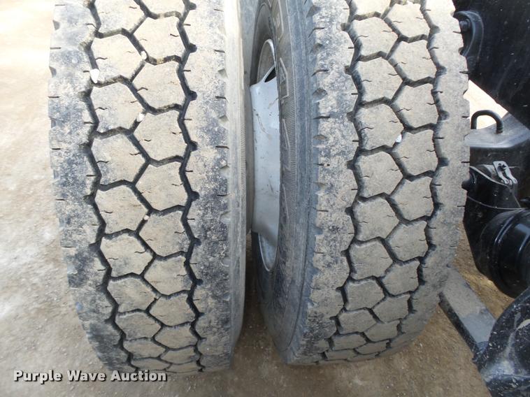 image for item DA0534 2002 Freightliner Classic XL FLD120 semi truck