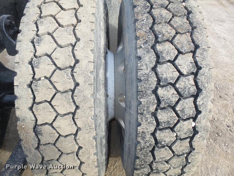 image for item DA0534 2002 Freightliner Classic XL FLD120 semi truck