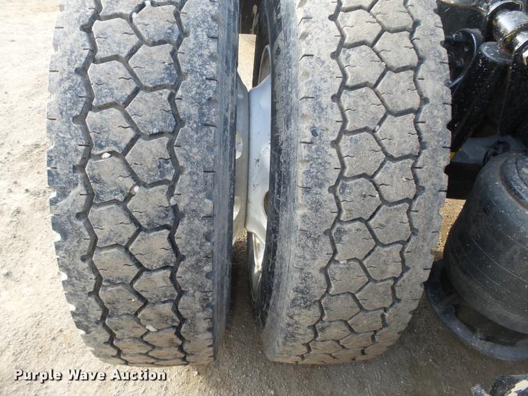 image for item DA0534 2002 Freightliner Classic XL FLD120 semi truck