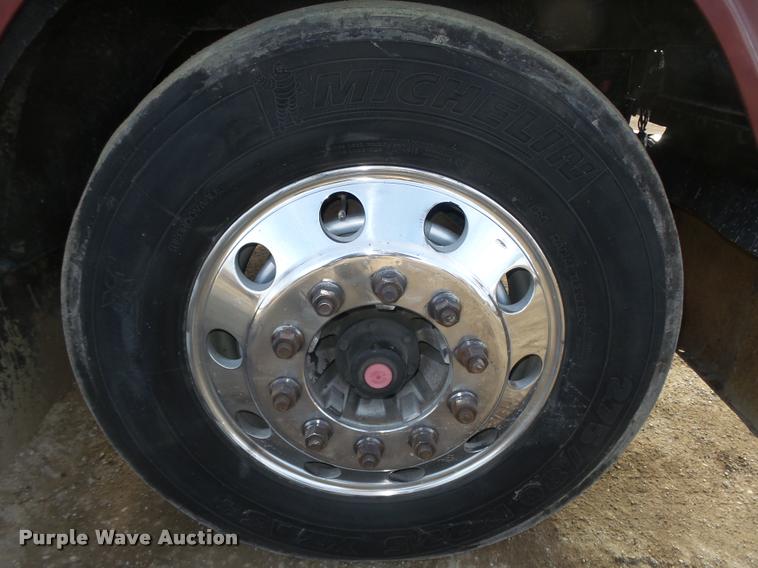 image for item DA0534 2002 Freightliner Classic XL FLD120 semi truck