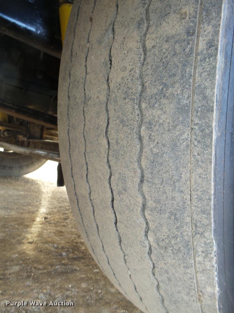 image for item DA0534 2002 Freightliner Classic XL FLD120 semi truck