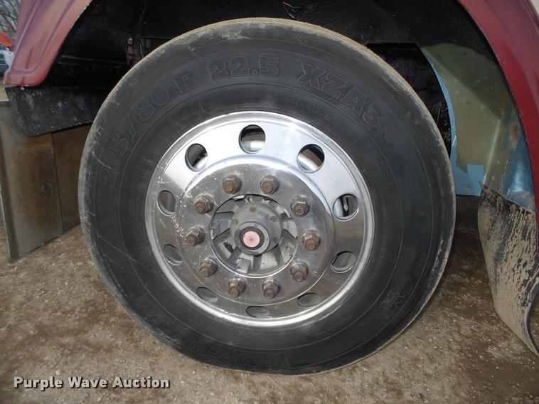 image for item DA0534 2002 Freightliner Classic XL FLD120 semi truck