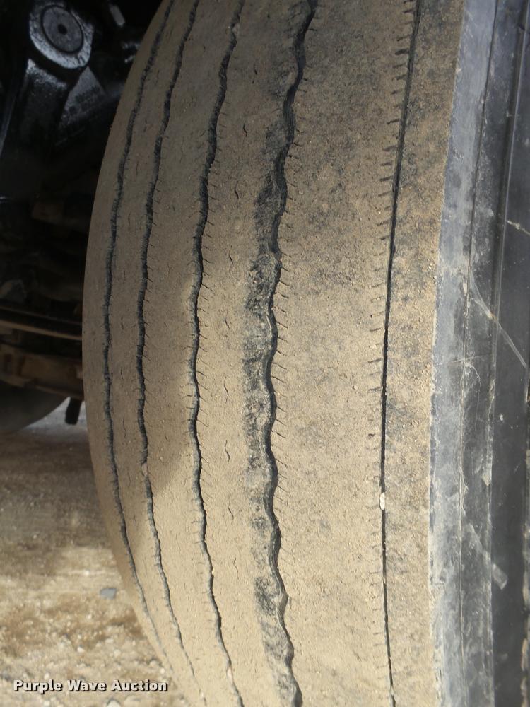 image for item DA0534 2002 Freightliner Classic XL FLD120 semi truck