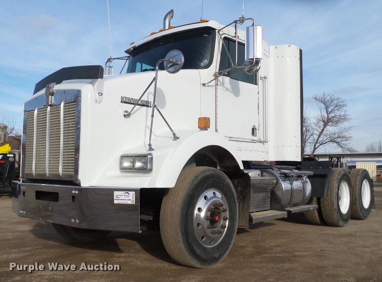 image for item DA0537 2000 Kenworth T800 semi truck
