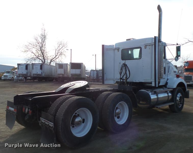 image for item DA0537 2000 Kenworth T800 semi truck