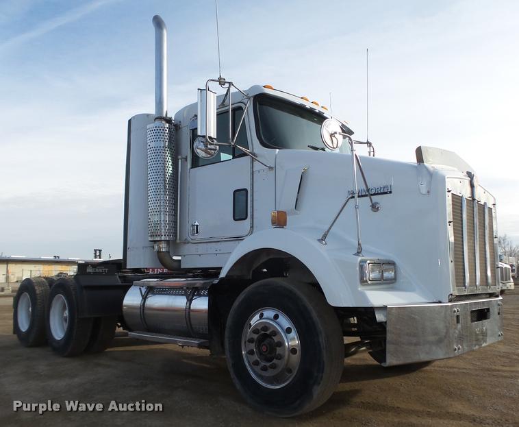 image for item DA0537 2000 Kenworth T800 semi truck