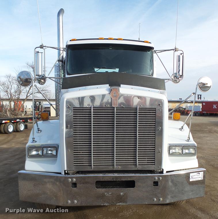 image for item DA0537 2000 Kenworth T800 semi truck